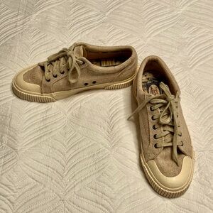 Tommy Bahama Rum Runner Men’s Tan Relaxed Low Top Sneakers. Size 9.5